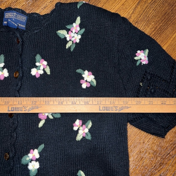 3/$18 Vintage Herman Geist Short Sleeve Embroidered Floral Button Top Size L - Picture 16 of 16